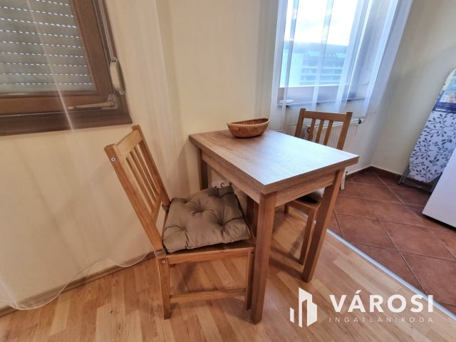 Modern, liftes garzon kiadó Békéscsaba belvárosában!